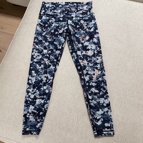 Wunder Under Hi-Rise Tight 28" - Picture 7 of 16